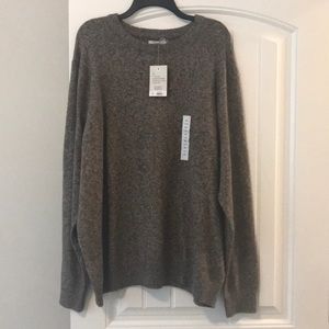 Men’s Croft & Barrow crew neck sweater.